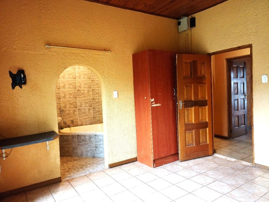 To Let 4 Bedroom Property for Rent in Bodorp North West